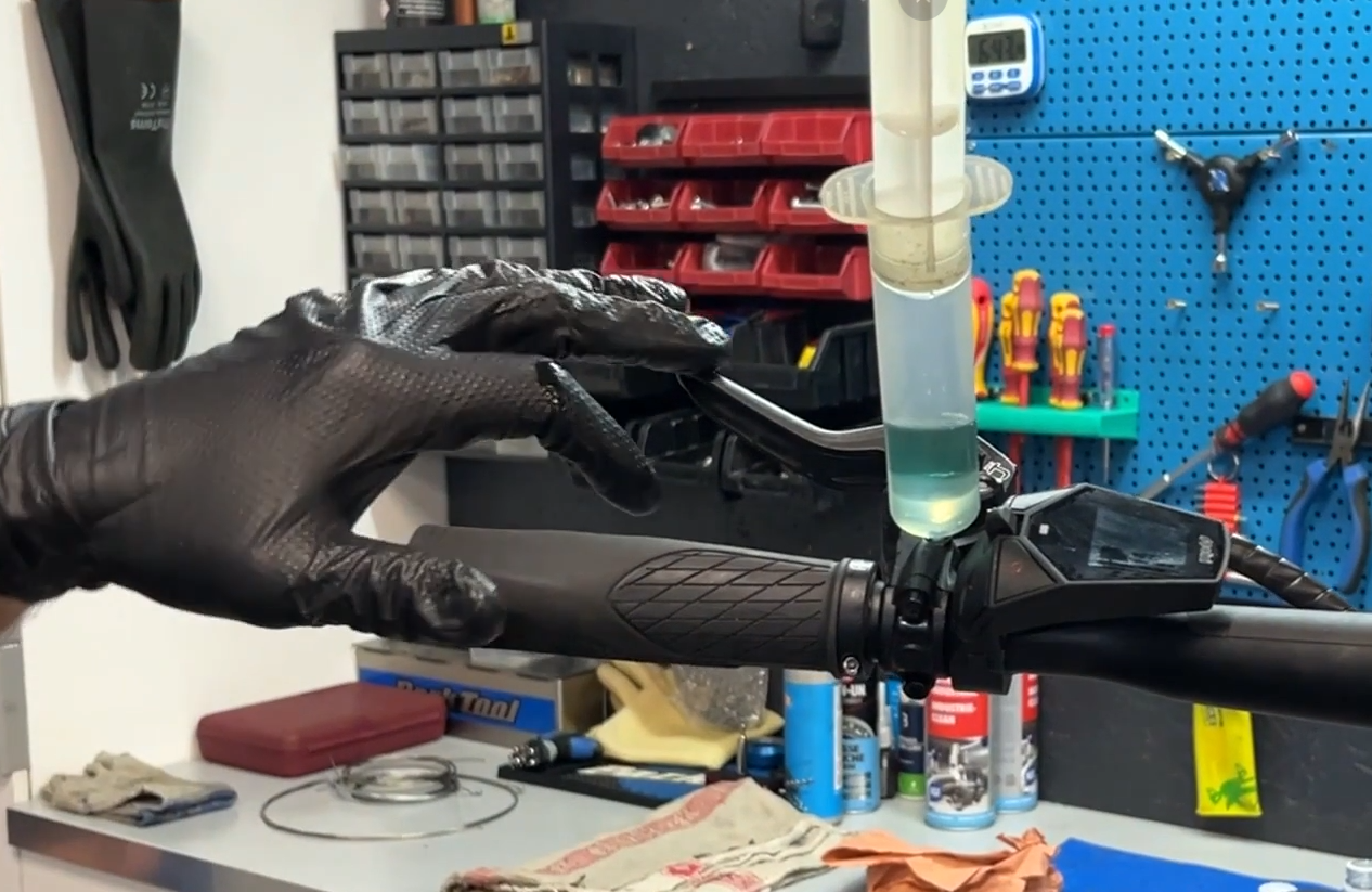 Kit de purge raccordé au maître-cylindre